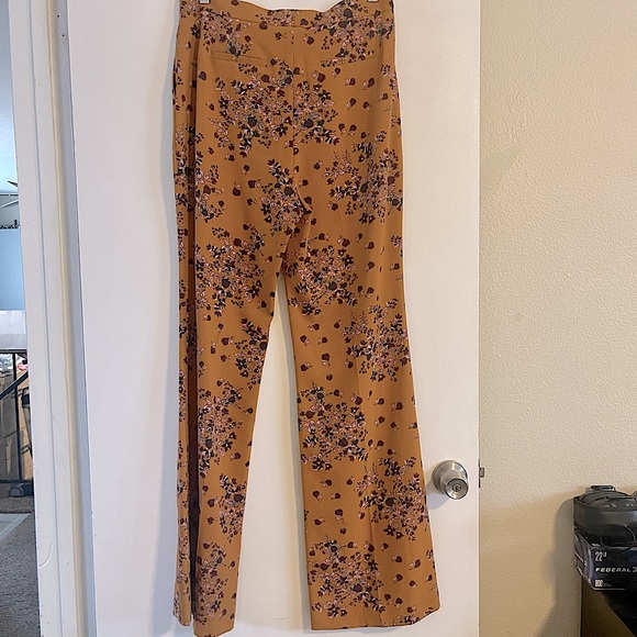 Floral Crepe Ruthie Pant - Picture 4 of 16
